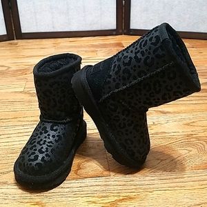 Ugg classic II boot kids glitter leopard black size 6 TD